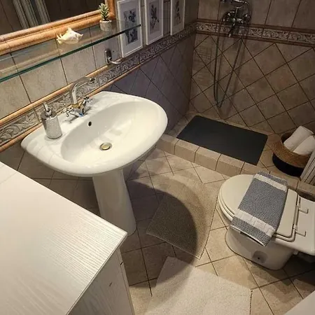 Elia Oasis Coastal Escape 아파트
